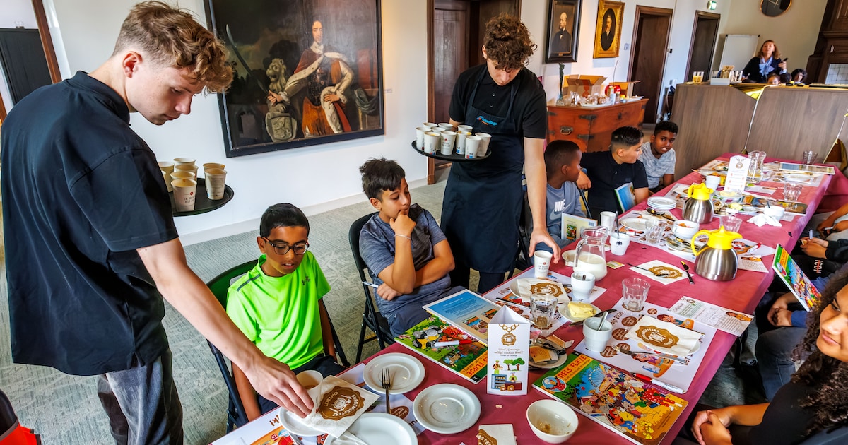 Eigen ‘Lingecollege-smoothies’ en speldjes voor Repair Café Neder ...