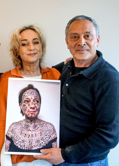 Tattooverwijderaar Andy schrikt van dwangtattoos bij Joke: ‘Ik wist niet waar ik moest kijken’