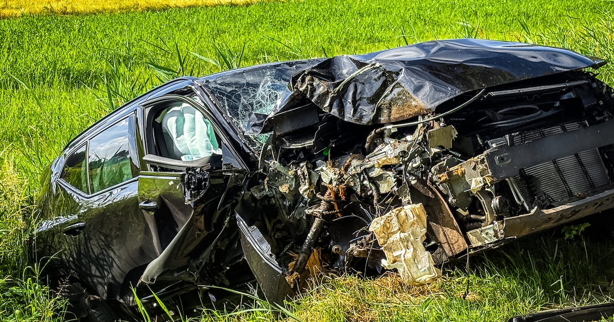 Auto total loss na eenzijdig ongeval op Balgoijseweg in Balgoij