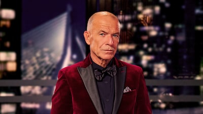 Acteur Raymond Thiry is host van SBS-spel Het Diner: ‘Ging er met lood in mijn schoenen heen’