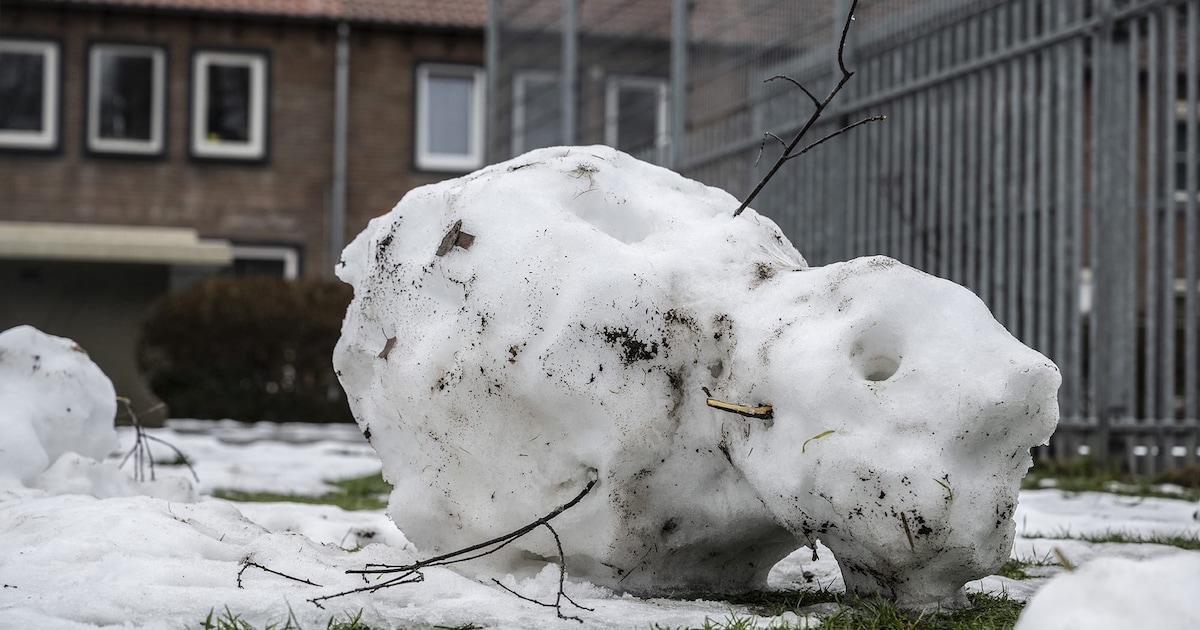 Temperaturen stijgen: bekijk hier de smeltende sneeuwpoppen in de Nijmeegse straten