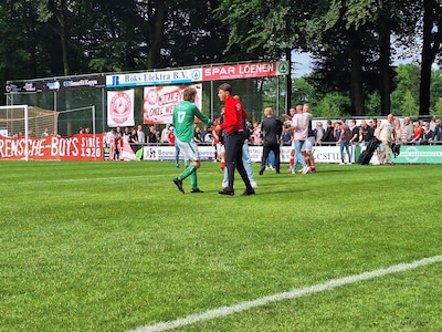 LIVE Amateurvoetbal | Strafschoppenserie Dierensche Boys onderbroken na opstootje • Duel SCW’23-Kesteren tijdelijk gestaakt • Concordia Wehl wint van AVW’66 • SKV promoveert