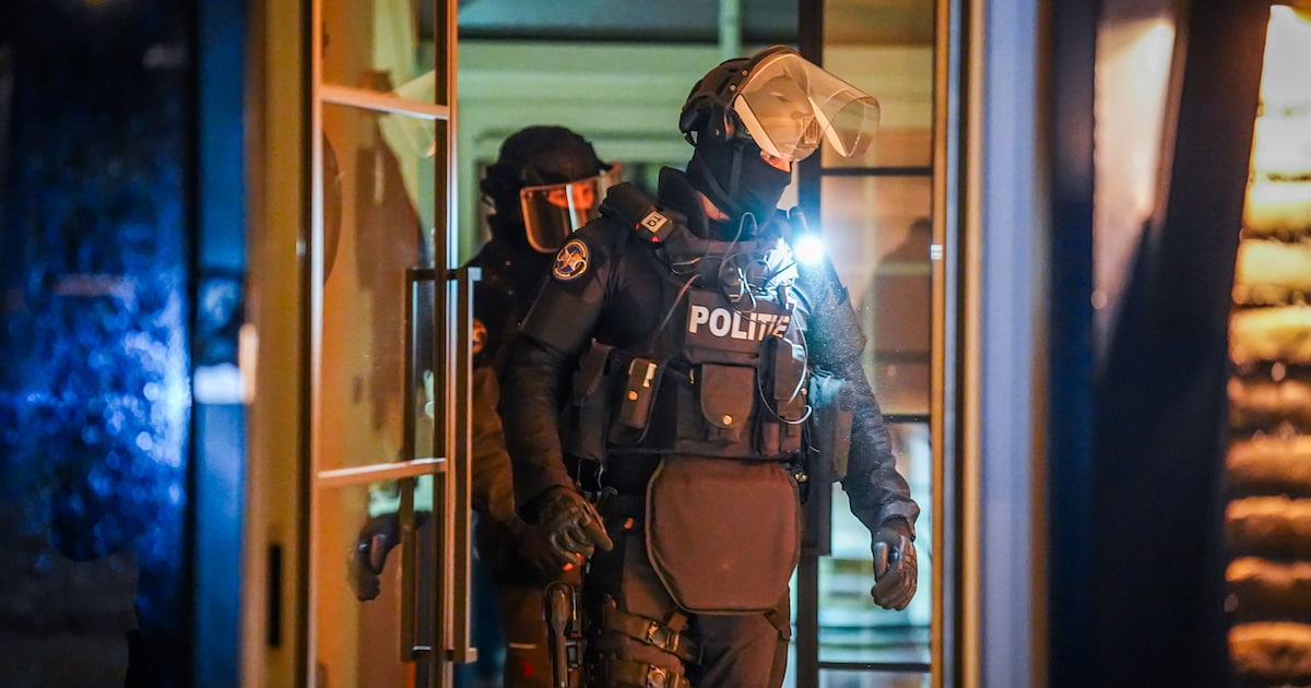Exclusieve horloges en veel geld gevonden na inval in Eindhoven