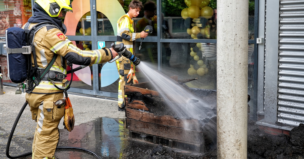 Bloembak in brand bij Den Bogerd in Druten, vermoedelijk door broei