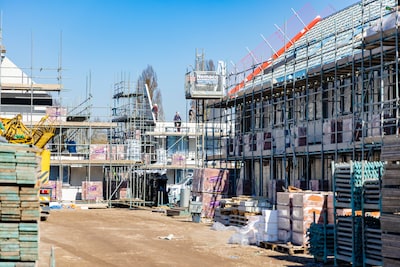 Er is maanden werk door nieuwe woningen en wegen, maar bouwbedrijven zoeken personeel