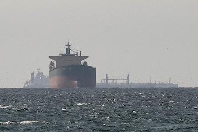Eerste niet-Iraanse tanker sinds bestand door Straat van Hormuz