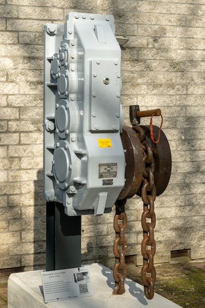 Kunstwerk bij sluis Grave herinnert aan oude stuwkraan