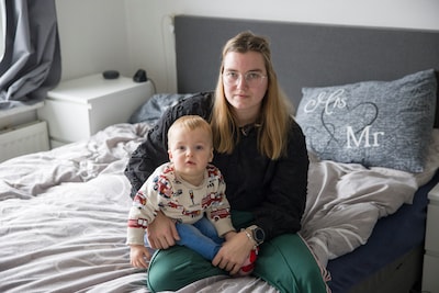 Dominique en dreumes zitten in een schimmelflat: ‘Hij heeft steeds last van ontstoken oogjes’