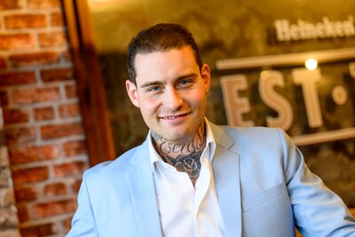 Douwe kust ‘Meau’ en Dave geeft Marijn een onduidelijk cadeau