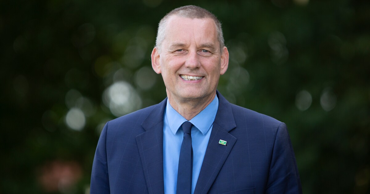 Burgemeester en griffier geven gratis cursus over lokale politiek in ...