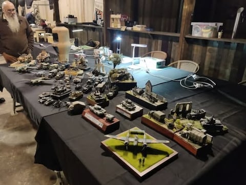 De Loods van Stichting Oorlog in de Peel staat op zaterdag 6 september in het teken van modelbouw.