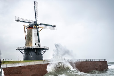 Onstuimige start van de week, beter weer op komst