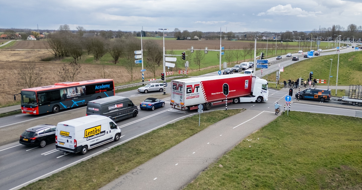 Vrachtwagens van Groen Gas Gelderland rijden nu ook een route om Huissen heen