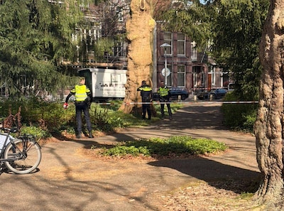 Deelnemer paaseierspeurtocht vindt wapen in Utrechts Wilhelminapark