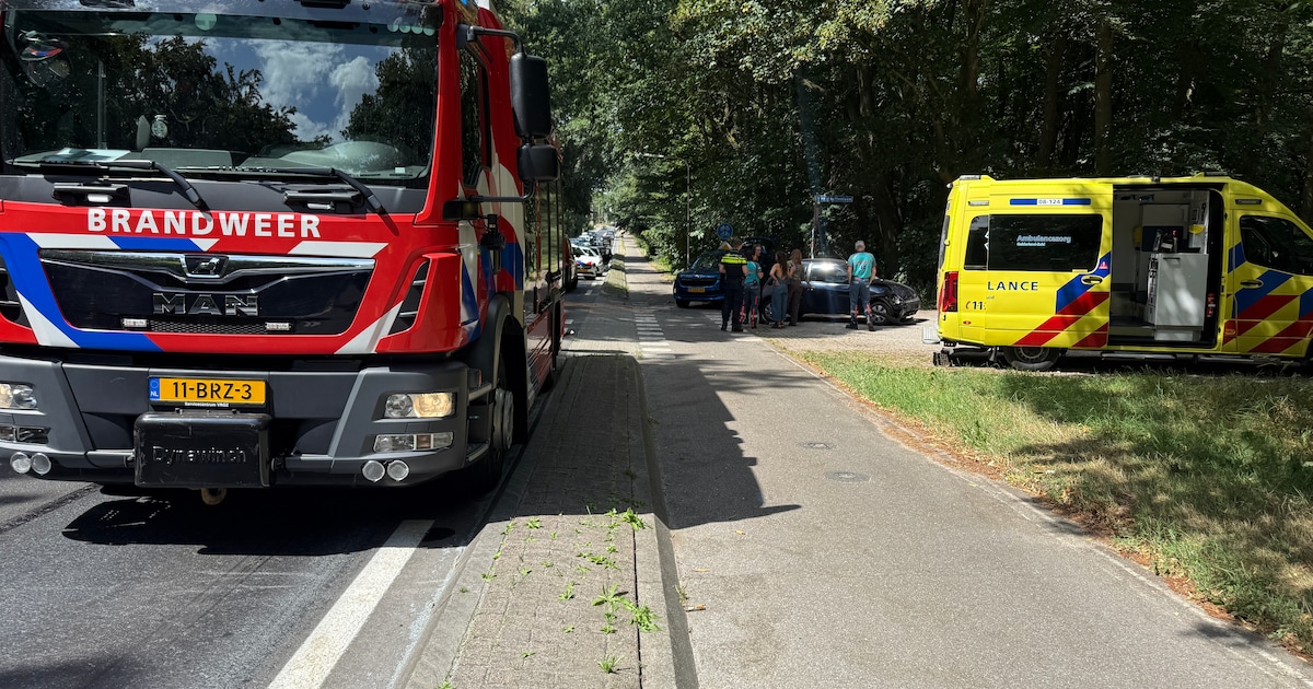 Twee auto's weggesleept na botsing in Groesbeek