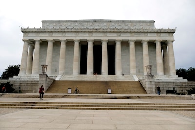 Triomfboog ‘Arc de Trump’ moet met 75 meter hoger worden dan Lincoln Memorial