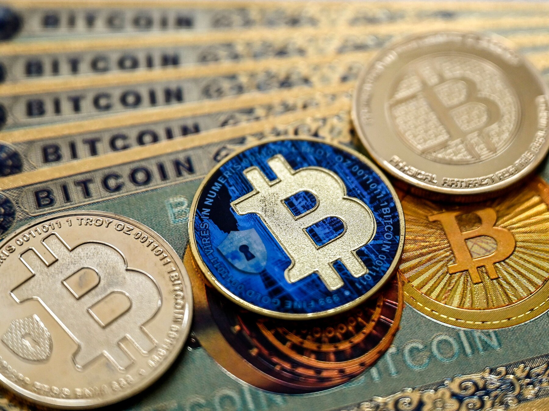 Bitcoin zakt verder weg na bereiken van nieuw recordniveau | Economie | De  Gelderlander.nl