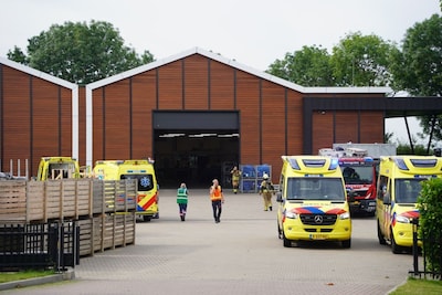 13 medewerkers van bedrijf en brandweerman naar ziekenhuis na ongeval met gevaarlijke stof
