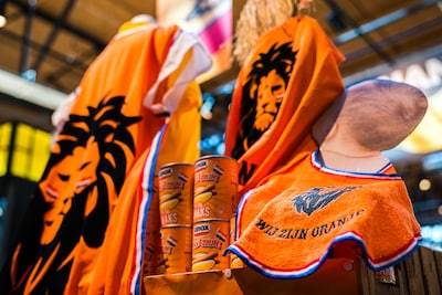 Oranje ligt eruit en dat voelen supermarkten meteen: Dirk en Lidl ‘lachen zich kapot’