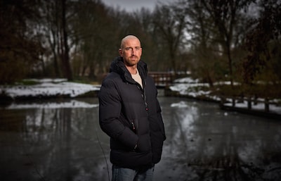 Avedis ontdekt na 36 jaar dat zijn vader niet zijn vader is, maar wereldberoemde zanger is dat wel