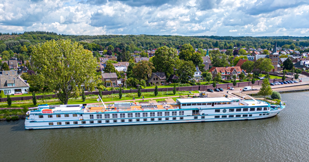 Hoogwater in Mook: kade afgesloten, steiger gebouwd voor Oekraïense ...