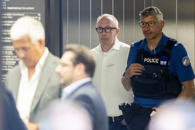 Burgemeester van Crans-Montana elf uur lang verhoord over tragische brand: ‘Patroon van nalatigheid’