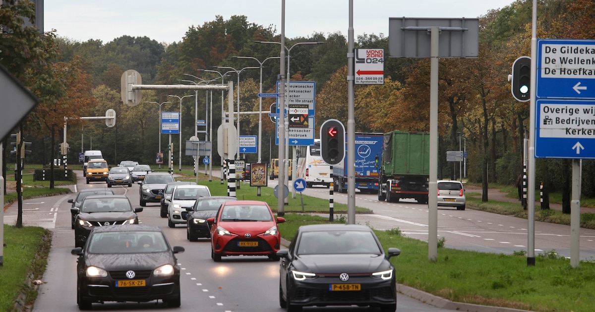 Bewoners willen actie tegen hardrijders in Lindenholt, knip in weg komt er niet: ‘Belangrijke ontslu