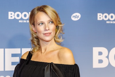 Jennifer showt babybuik op loper en Stefania deelt liefdesupdate