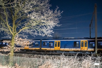 Trein met passagiers strandt tussen Ede en Wolfheze door vrieskou: reizigers geëvacueerd