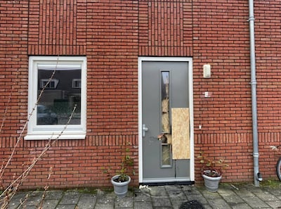 Buurt schrikt wakker na harde explosie en brand in de straat: ‘Ik zag een enorme rookwolk’