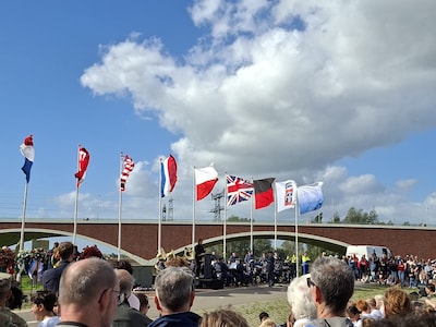 Bij De Oversteek herdenkt Nijmegen de Amerikaanse soldaten die in 1944 hun leven gaven voor de stad