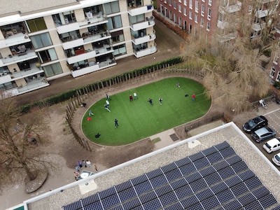 Slepende strijd om beroemd speelveldje in Nijmegen: hoogste rechter fluit gemeente terug, hoog hek h