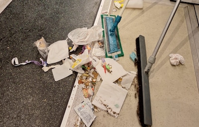 Lege bierblikjes, braaksel en pizzadozen: NS schrikt van enorme carnavalstroep in treinen