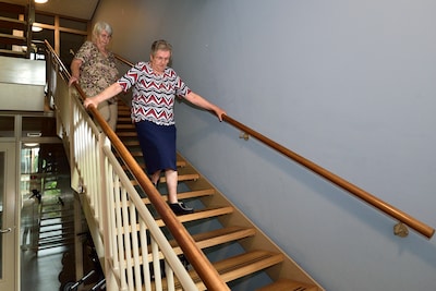 Woede in seniorenflat om kapotte lift, sommige bewoners zijn al een week niet buiten geweest: ‘Dit kan niet’