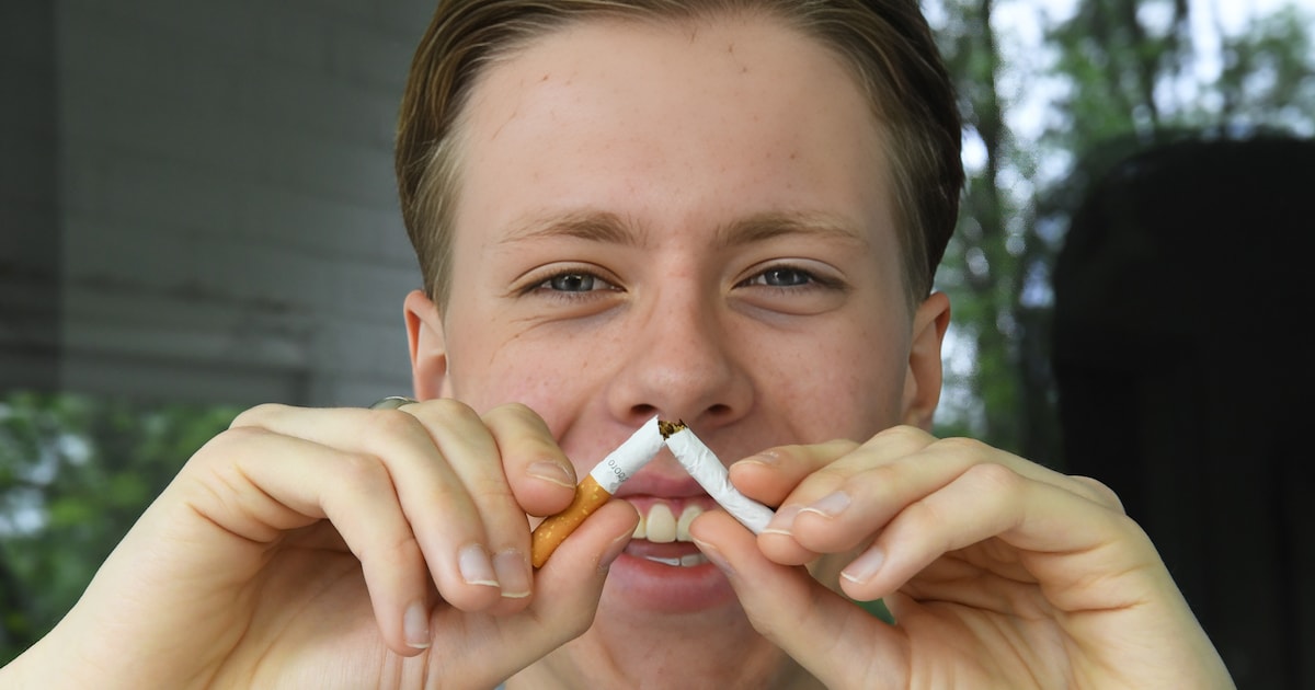 Boy (19) uit Geertruidenberg wil waarschuwingen bij rokende influencers op social media: ‘Het lijkt 