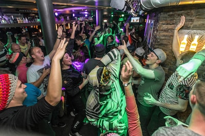 Twee groepen Nederlanders op de vuist in Oostenrijkse après-ski: drie gewonden na vechtpartij