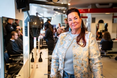 Kapster Sam maakt zich zorgen om huiselijk geweld bij klanten: ‘Haar man wilde toch liever een blonde vrouw’