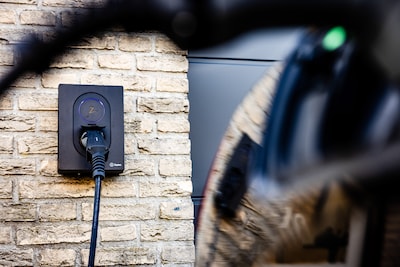 Honderdduizenden huishoudens krijgen geld als ze thuisbatterij of laadpaal laten aansturen tegen netcongestie