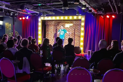 Video: zo ziet de nieuwe Utrechtse comedyclub onder Hoog Catharijne eruit