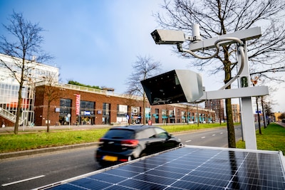 Maak kennis (of liever niet) met de nieuwe superheld van de politie: de focusflitser