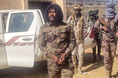 Dit is ‘Abu Lulu’, een van de wreedste militairen in Soedan die gruwelijke executies schaamteloos op TikTok deelt