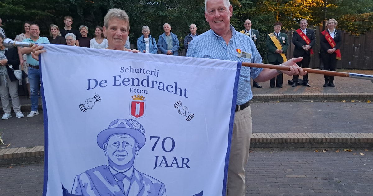 Schutterij in Etten eert Benny te Grotenhuis met eigen vendelvlag ...