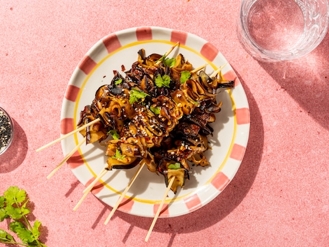 Wat Eten We Vandaag: Aubergine saté van de BBQ