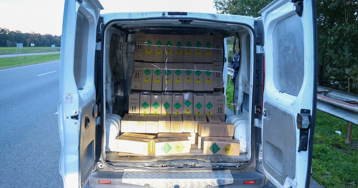 Marechaussee vindt bij controle 185 flessen lachgas in busje
