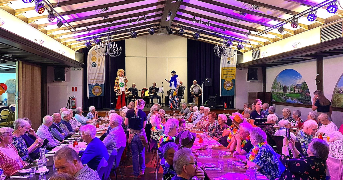 Dinnershow voor ouderen in Elst