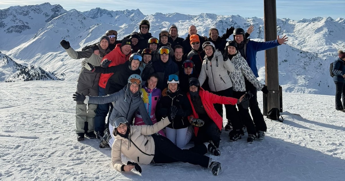 Kleine kinderen worden groot in de sneeuw en afscheid van dorpshuisbeheerder Wendy