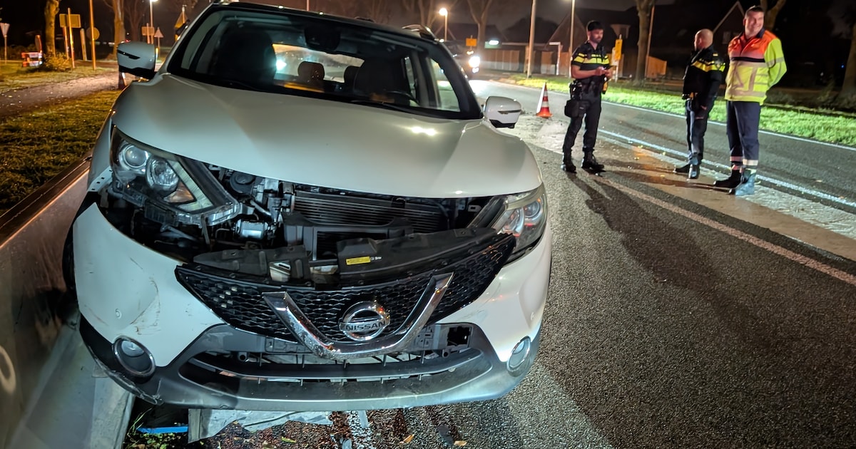 Auto fors beschadigd bij ongeval op N813 bij Wehl.