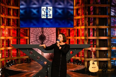 De vrouw die het publiek van Even tot hier opzweept: ‘Na afloop vroegen twee gasten of ik hen wilde trouwen’