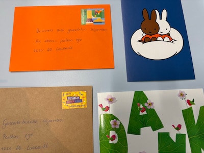 Na brandstichting bij azc en rellen in Loosdrecht klinkt er een tegengeluid: lieve kaartjes voor vluchtelingen