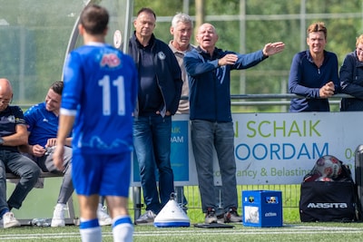 Ooit prof van NEC, nu voor het achtste jaar trainer in de vijfde klasse: ‘Het kriebelt wel steeds va